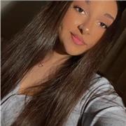 Profesora de apoyo escolar de manera presencial